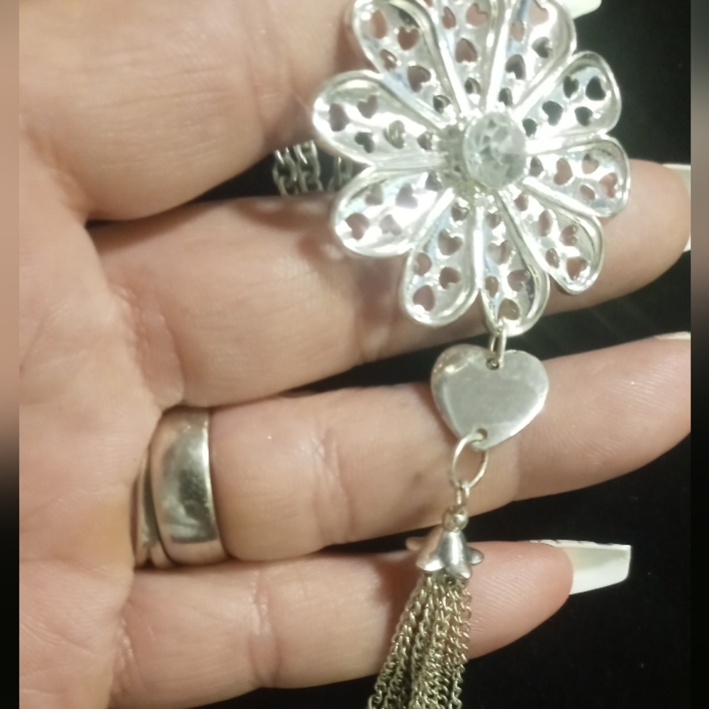 Vintage style pendant necklace with heart & tassel 32 inches long silver tone.